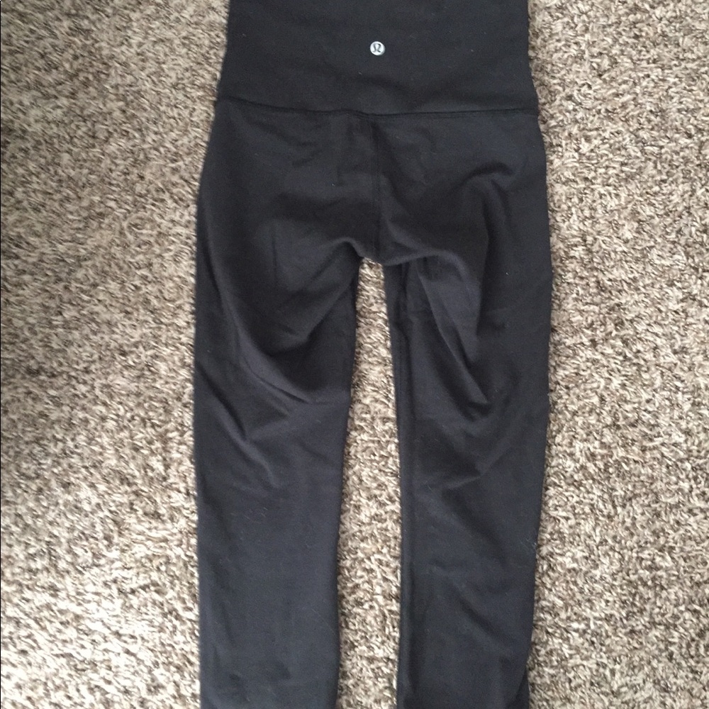 Lululemon size 4 high waisted cropped pants